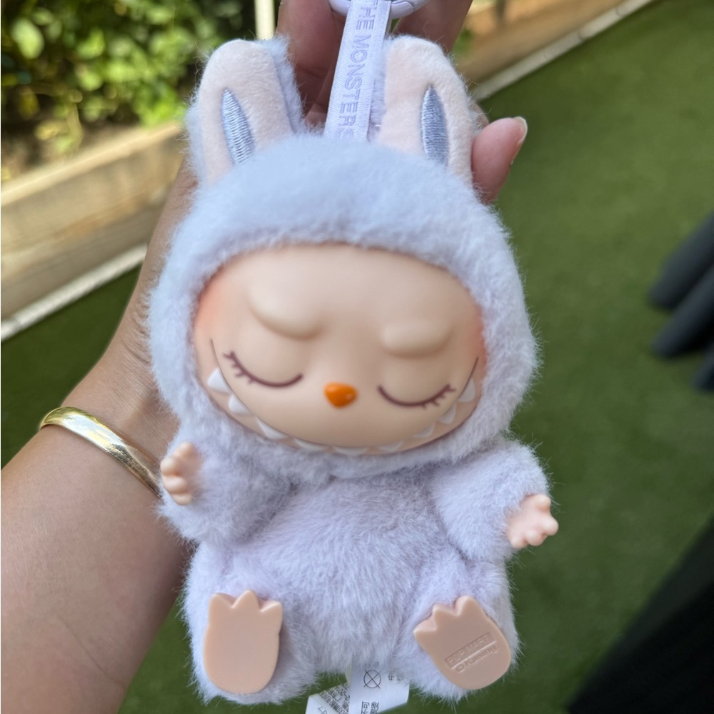 Pop Mart Labubu Plush Toy (Zizi) - Picture 4 of 8